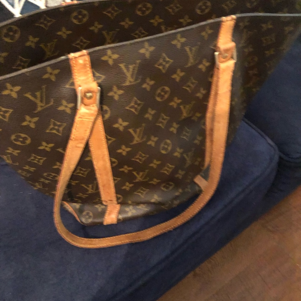 Authentic Louis Vuitton very nice bag. I have had it a while not using … - Picture 6 of 16